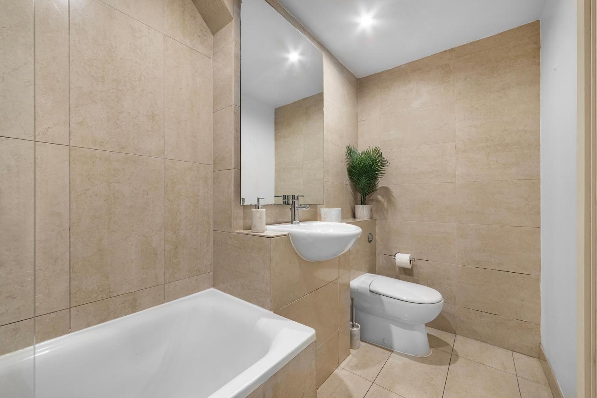 Apartment London's Famous Brick Lane - 1 Bed Flat Sleeps 5 *